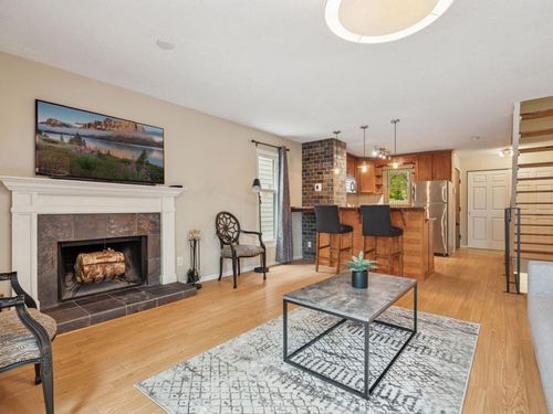 226 8th St Se, Minneapolis, MN, 55414-1115 | Card Image