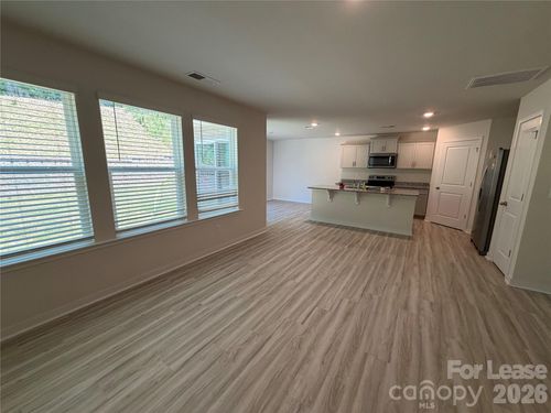 1013 20th Avenue Dr Nw, Hickory, NC, 28601-1725 | Card Image