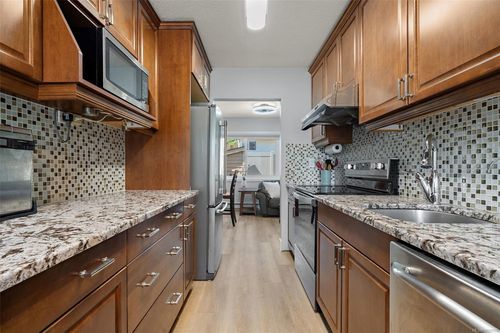 7-10046 Fifth St, Sidney, BC, V8L2X9 | Card Image