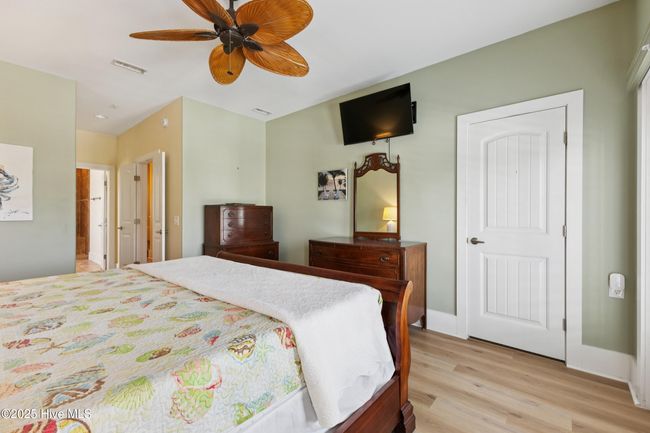 2nd fl - primary bed | Image 22