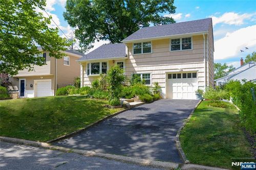 765 Grove St, Rahway, NJ, 07065-1617 | Card Image