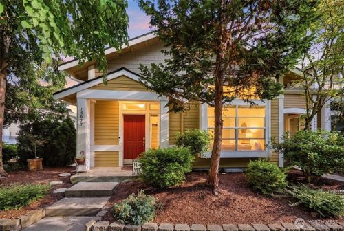b2101-15637 Ne 92nd Way, Redmond, WA, 98052-7533 | Card Image