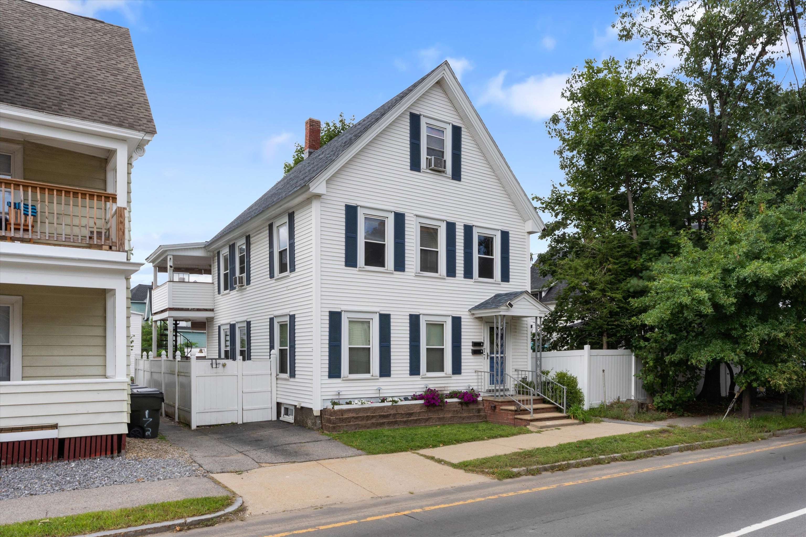 Maple St, Manchester, NH 03104