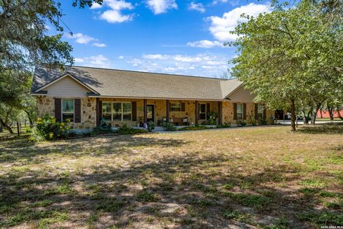 170 Montesito Ln, Floresville, TX, 78114-4401 | Card Image