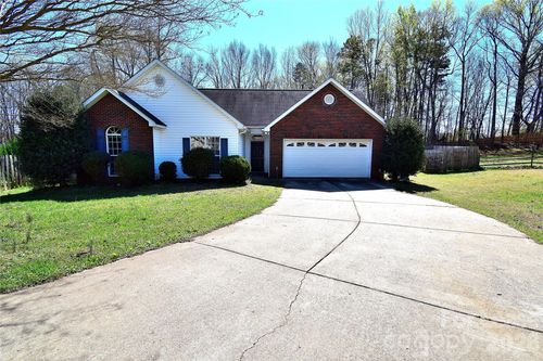 614 Meadowbrook Dr, Matthews, NC, 28104-8817 | Card Image