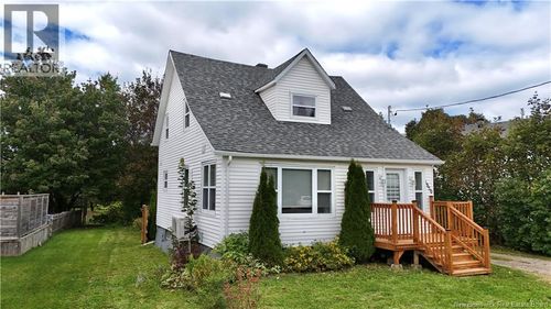 1850 Rough Waters Dr, House with 3 bedrooms, 1 bathrooms and null parking in Bathurst NB | Card Image