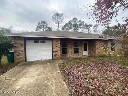 11 Stratford Pl, Gulfport, MS, 39503-4040 | Card Image