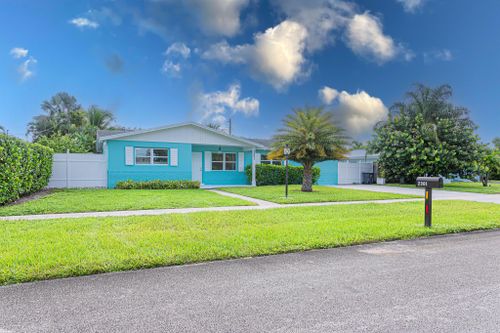 2301 Edgewater Dr, West Palm Beach, FL, 33406-8713 | Card Image