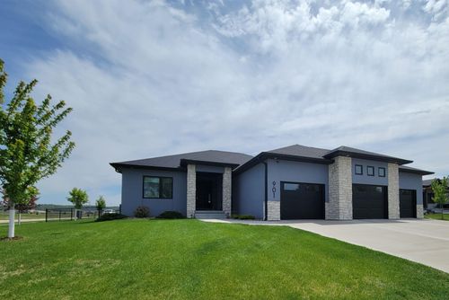 901 Lakeshore Cir, North Sioux City, SD, 57049-3400 | Card Image