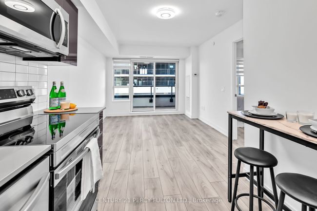 210 - 1455 Celebration Dr, Condo with 2 bedrooms, 1 bathrooms and null parking in Pickering ON | Image 6
