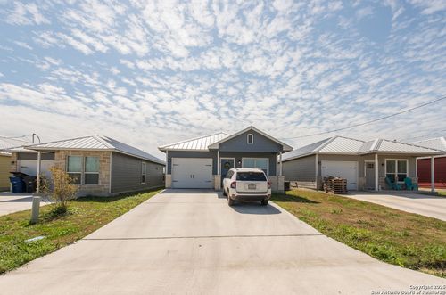 657 Orion Dr, New Braunfels, TX, 78130-7134 | Card Image
