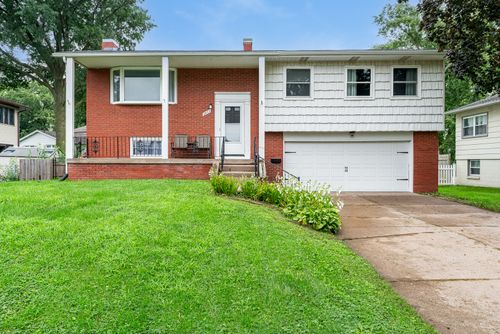 2853 Forest Rd, Davenport, IA, 52803-2235 | Card Image