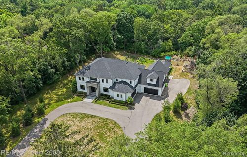 32575 Romsey Rd, Franklin, MI, 48025-1918 | Card Image