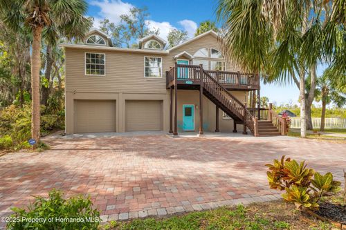 8711 Betty St, Port Richey, FL, 34668-6044 | Card Image