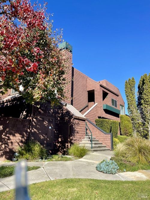 26 Marsh Rd, Tiburon, CA, 94920-2541 | Card Image