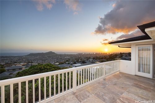 3865 Mariposa Dr, Honolulu, HI, 96816-3915 | Card Image