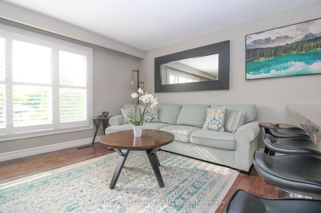 2046 Meadowview Rd, House other with 4 bedrooms, 3 bathrooms and 4 parking in Peterborough ON | Image 9