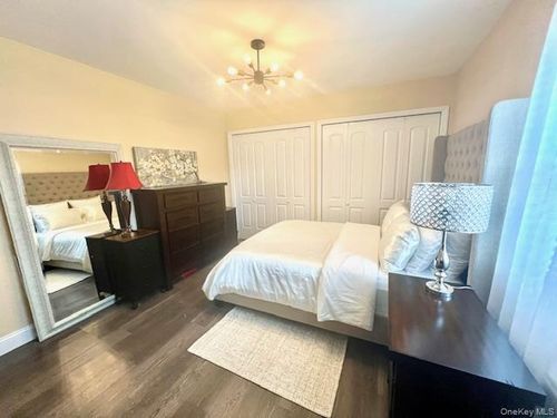 292b1-74 220th St, Oakland Gardens, NY, 11364-3039 | Card Image