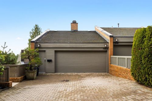 7353 Yew St, Vancouver, BC, V6P5W4 | Card Image