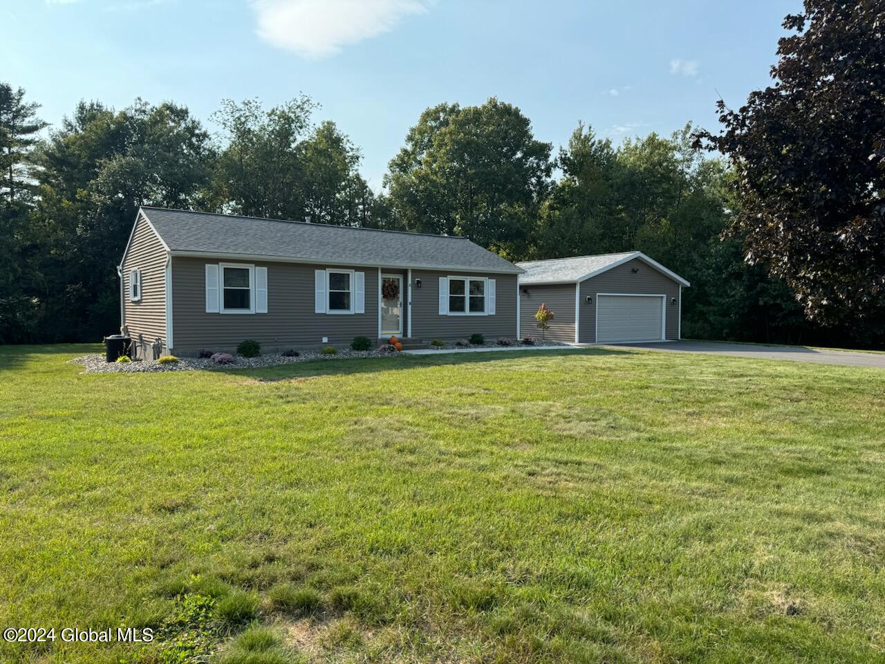 Loriann Dr, Saratoga Springs, NY 12866