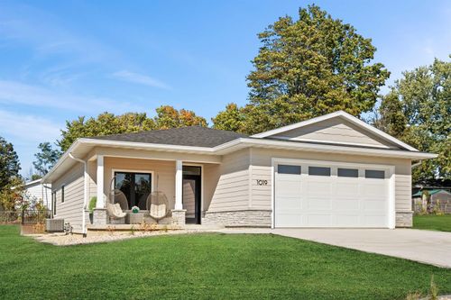 1019 2nd Ave Ne, Waverly, IA, 50677-2701 | Card Image