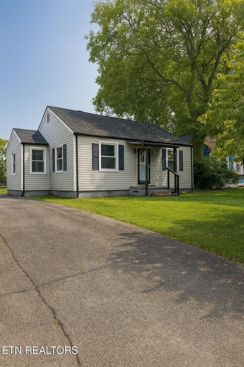 420 Tobler Ln, Knoxville, TN, 37919-4549 | Card Image