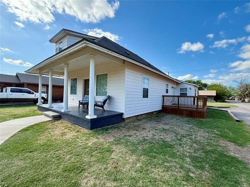 823 E Main St, Sentinel, OK, 73664-9069 | Card Image