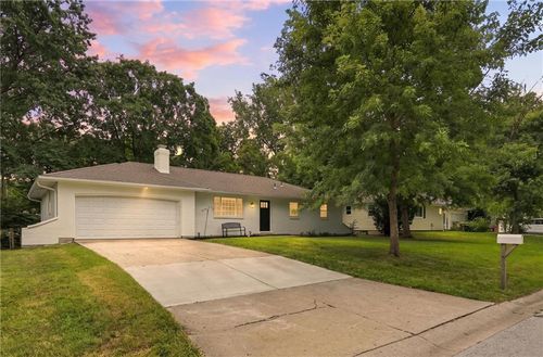 5913 Noland Rd, Shawnee, KS, 66216-1750 | Card Image