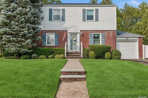 8 College Place, Garden City, NY, 11530 | Card Image