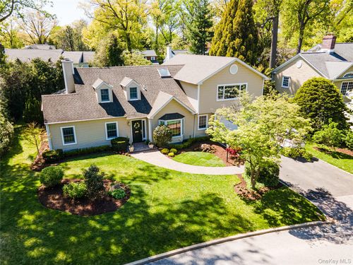 28 Old Field Ln, Great Neck, NY, 11020-1265 | Card Image