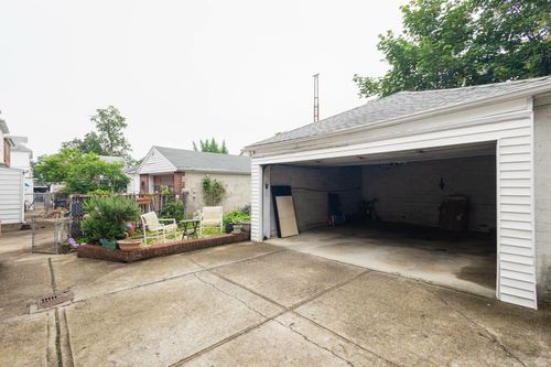 a-40 201st St, Bayside, NY, 11361-1836 | Card Image