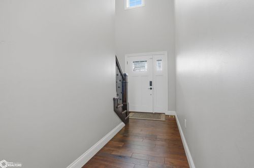 5174 Deerfield Dr, Burlington, IA, 52601-2507 | Card Image