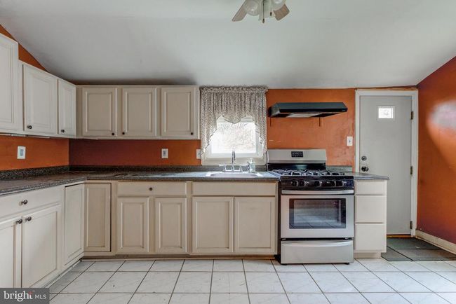 230 Middlesex St, Home with 3 bedrooms, 1 bathrooms and null parking in GLOUCESTER CITY NJ | Image 5