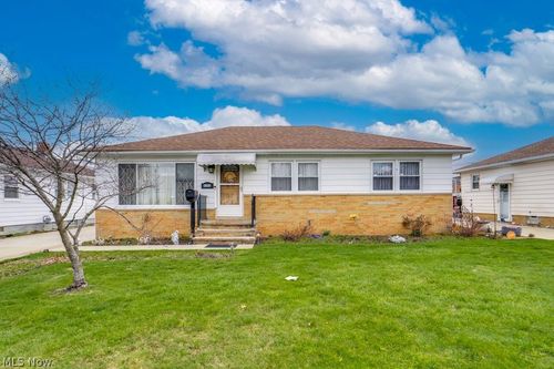 7295 Oakwood Rd, Parma, OH, 44130-5062 | Card Image