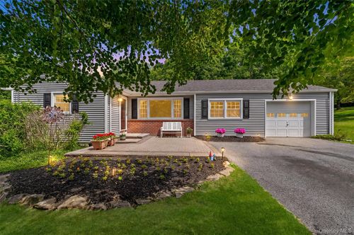 644 Sharon Ln, Yorktown Heights, NY, 10598-3115 | Card Image