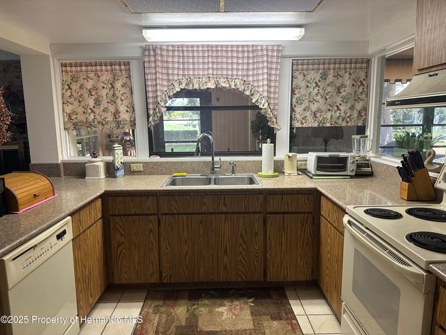 2351 Palm Springs Ct, House other with 2 bedrooms, 2 bathrooms and null parking in Spring Hill FL | Image 14