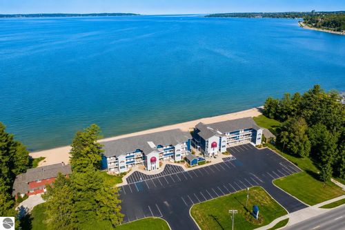 309-2211 N Us-131 N, Traverse City, MI, 49686 | Card Image