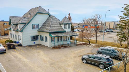 {{alt}} | Card Image