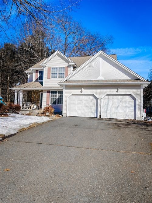 40 Hawks Cir, Westfield, MA, 01085-1576 | Card Image