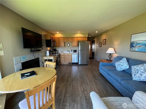 16-4-100 Lake Chelan Shores Dr, Chelan, WA, 98816-9868 | Card Image