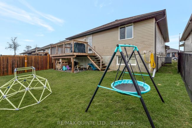 8 Mcintosh Cres, House other with 5 bedrooms, 2 bathrooms and 2 parking in Trenton ON | Image 40