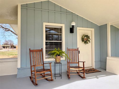 300 E Plummer St, Eastland, TX, 76448-2842 | Card Image