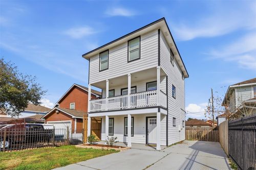9026 Mcgallion Rd, Houston, TX, 77022-2752 | Card Image
