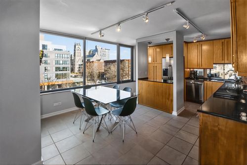 407-929 N Astor Street, Milwaukee, WI, 53202 | Card Image