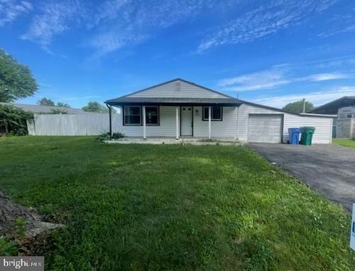 225 Oaktree Dr, LEVITTOWN, PA, 19055-1524 | Card Image