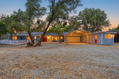 40872 Big Oak Flat Road N, Oakhurst, CA, 93644 | Card Image