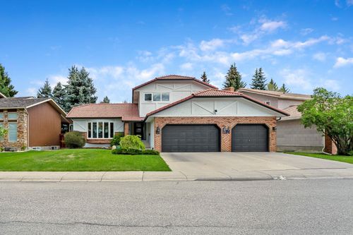 75 Woodacres Cres Sw, Calgary, AB, T2W4V5 | Card Image