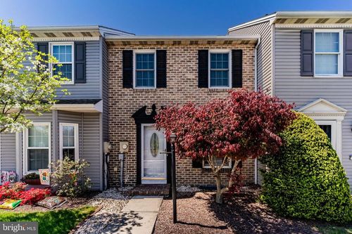 654 Park Ridge Dr, Mechanicsburg, PA, 17055-5872 | Card Image
