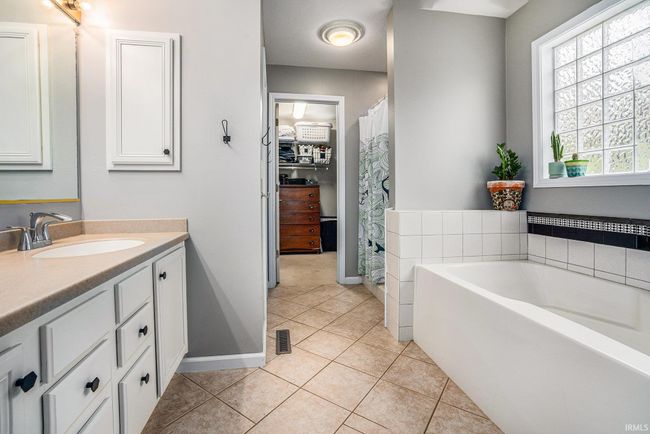 3511 E 1000 North Road, House other with 4 bedrooms, 3 bathrooms and null parking in Syracuse IN | Image 16