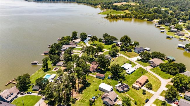 600 Sam Houston Loop, House other with 3 bedrooms, 2 bathrooms and null parking in Pointblank TX | Image 27